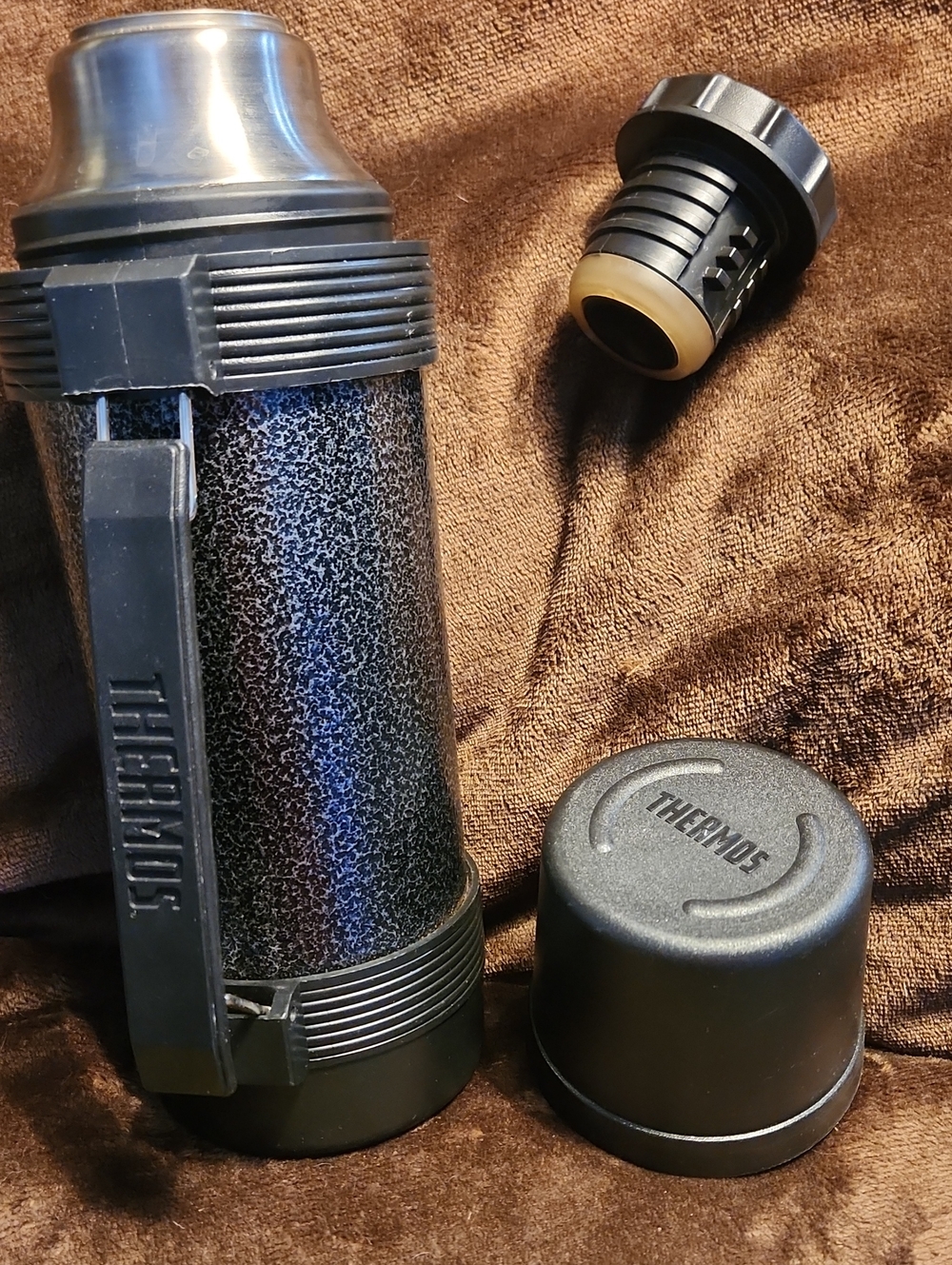 Thermos Black Speckle Insulated Flask with Detachable Cup 1 Liter Size Vintage